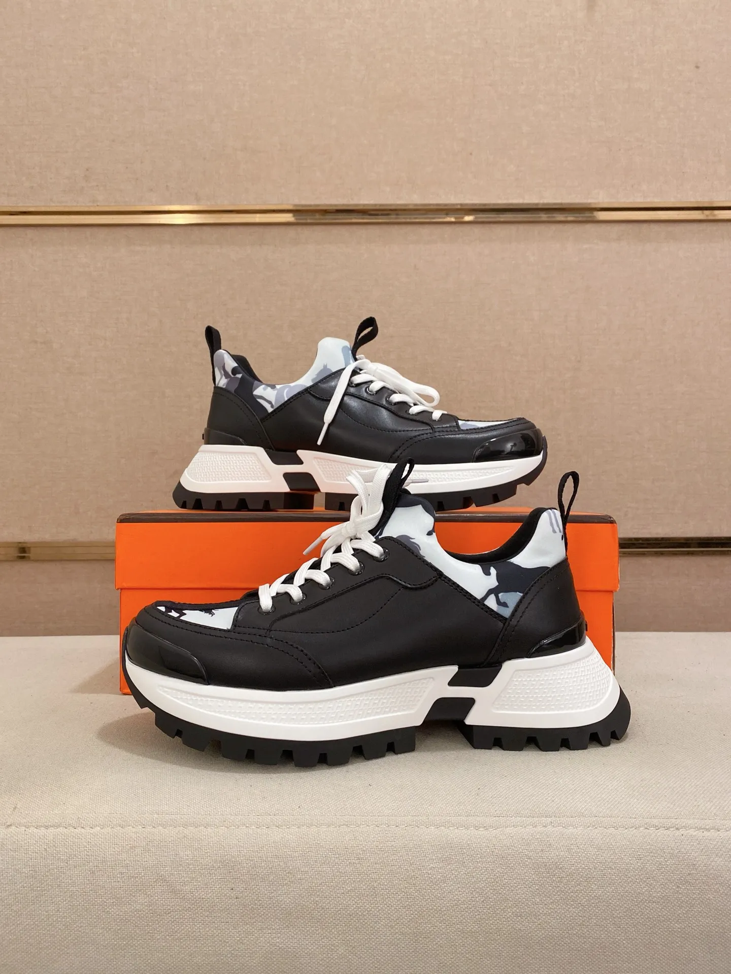 Men's clothing and shoes💰: 600💰《HERMES》【Classic original order·Version】Hermès; top 🔝purchasing agent🔍🔍men's latest 🇺🇸 counter sales simultaneously, imported from Italy original ▲▲cowhide ▲▲ (high-end, nobility, class) ) Exquisite workmanship (Italian 🇮🇹 imported water-dyed 🐂 cowhide lining) sole: original sole provided by the original factory, ⚠️exclusive double-layer activity·TPR·rubber·combined molded outsole; super comfortable·wear-resistant·non-slip·environmental protection The real thing is more beautiful if you take the real thing (high quality, follow the order). You can enter and exit the counter at will * Number of yards: 38-44 (can be customized 45-46, non-returnable)